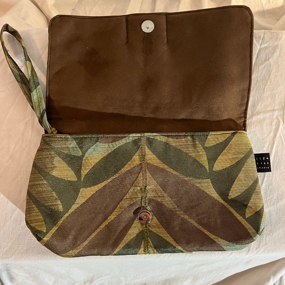 1154 LILL STUDIOS green tone clutch or wristlet. Dress up or down. Love texture - Picture 2 of 6